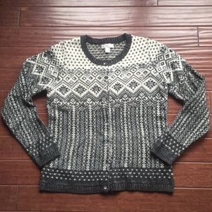 New! Cute Button Up Sweater ♦️